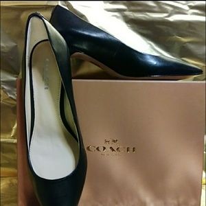 COACH 💣KITTEN HEELS NEW WITH 📦